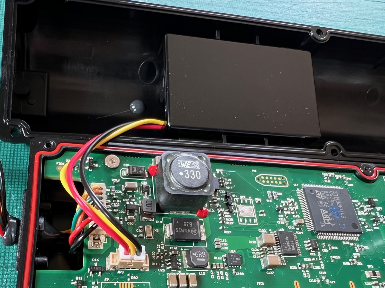 The internal battery of a VanMoof X3 Smart Cartridge in-situ.